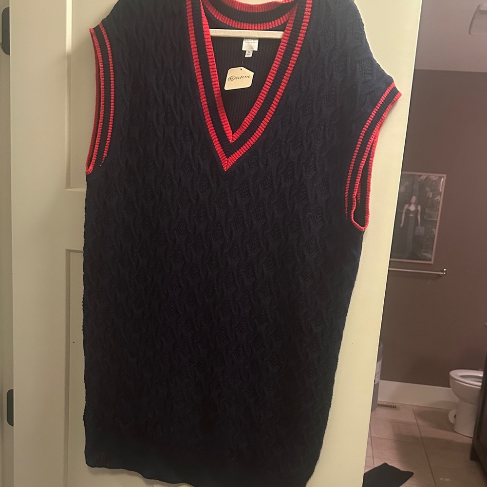 Cable Knit V-Neck Sleeveless Sweater Vest - Navy with Red Trim